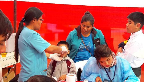 Tacna: Población formó largas colas para desparasitarse en Ciudad Nueva