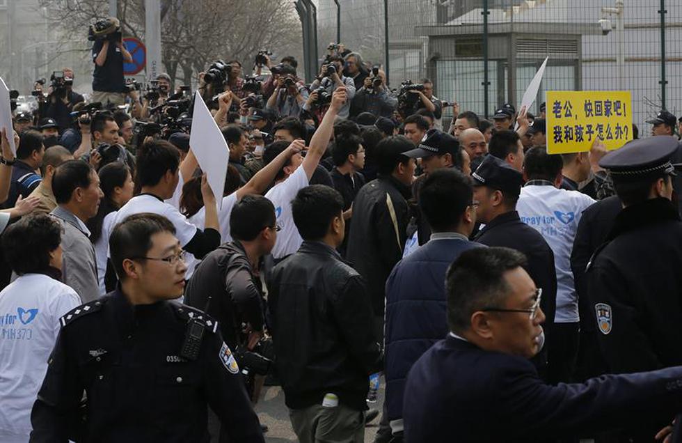 Malaysia Airlines: Familias chinas exigen pruebas concretas a Malasia de siniestro de avión