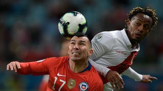 Gary Medel y Charles Aránguiz quedaron fuera de la convocatoria de Chile y no jugarán ante Perú