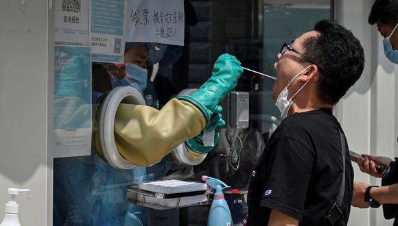 El número total de contagiados activos en la China continental se situó en 935, 2 de los cuales se encuentran graves. (Foto: Jade GAO / AFP)