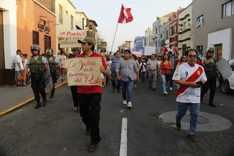 Trujillanos marchan en contra de Pedro Chávarry (FOTOS Y VIDEO)