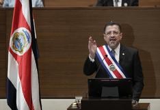 Con denuncias por acoso, Rodrigo Chaves jura como nuevo presidente de Costa Rica