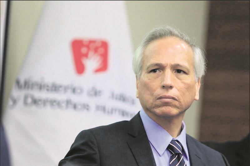 Procuradores deberán pedir permiso para declarar a la prensa