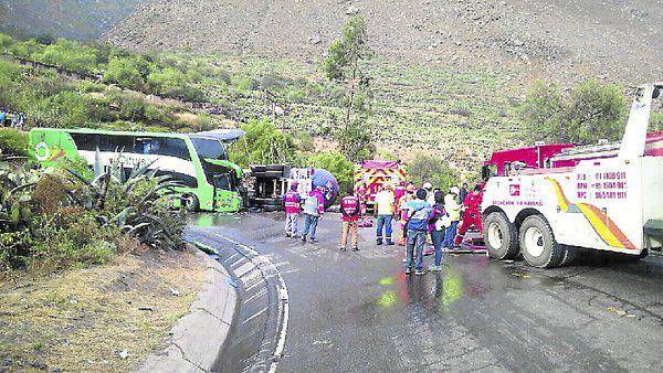 Mujer que murió en choque de bus y cisterna iba a comprar vestido de novia 