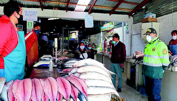 Dos comerciantes dan positivo en tamizajes realizados en mercado de El Tambo
