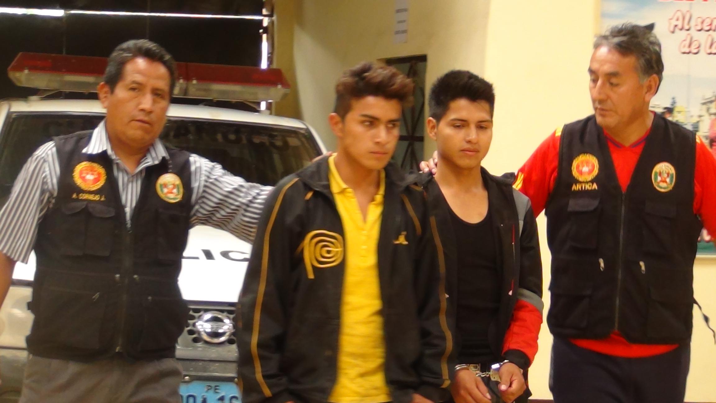 Policía captura a dos presuntos "robacasas"