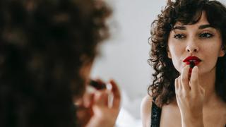 Importancia de usar buen maquillaje para evitar problemas en la piel