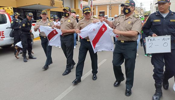 Policías de la I Macro Región Policial de Piura alentaron a la selección peruana