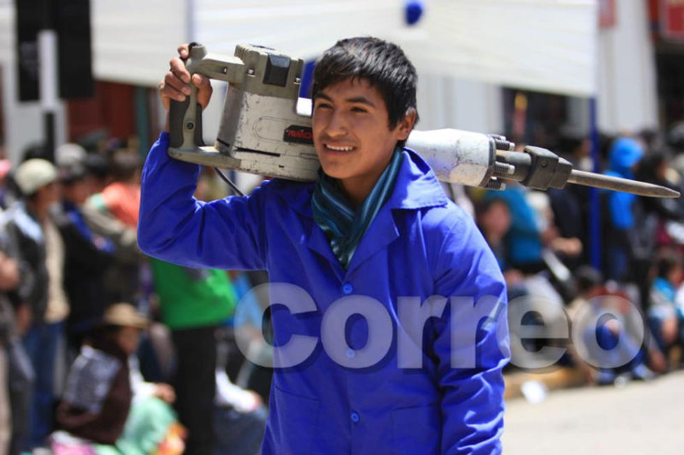 Colorido desfile engalana calles de Huancayo (FOTOS) 