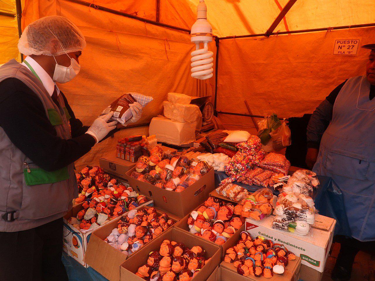 Juliaca: incautan productos vencidos en feria de Todos los Santos 