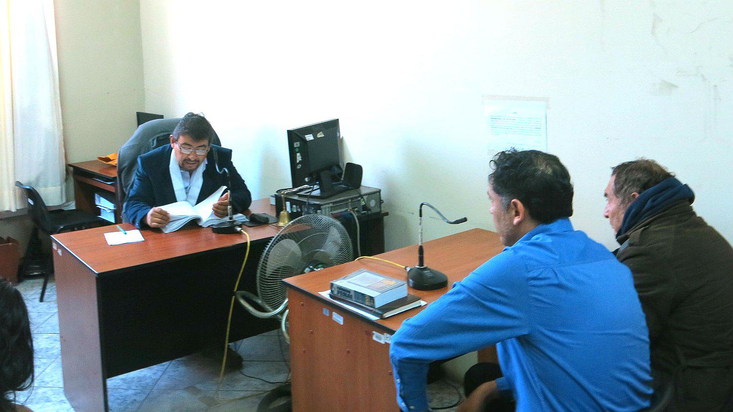 Dictan 30 días de prisión preventiva a secretario judicial por cobrar coima