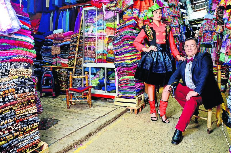 Ricardo Dávila Cherres el diseñador de trajes típicos del nuevo milenio 