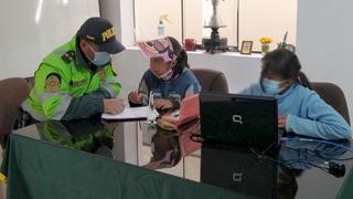 Cusco: policías buscan a niños que no pueden acceder a Internet y les dictan clases en comisaría (VIDEO-FOTOS)