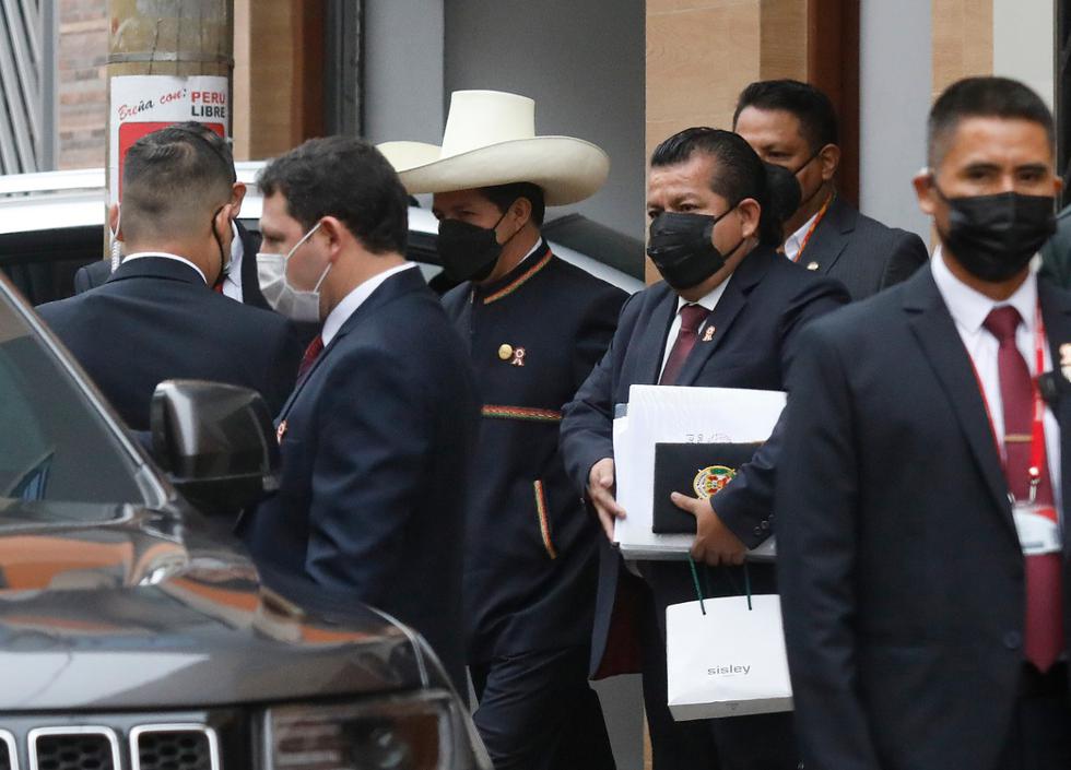 El presidente electo Pedro Castillo salió de su vivienda en Breña rumbo al Palacio de Torre Tagle. Fotos: Diana Marcelo / @photo.gec