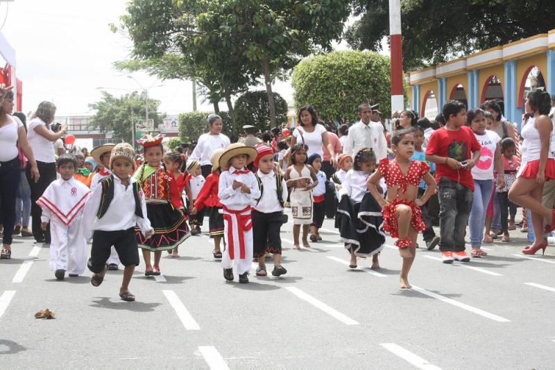 Menores lucieron sus mejores disfraces durante desfile