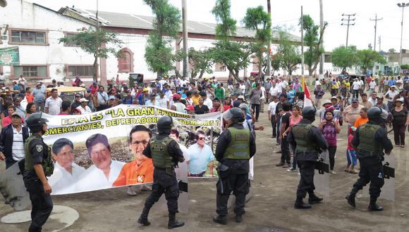 Azucareros realizan masiva marcha de protesta en Chiclayo