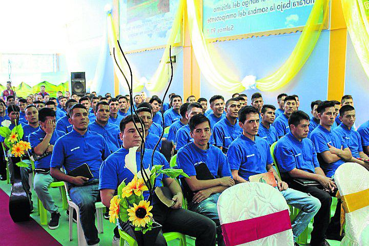 Iglesia evangélica cambia la vida de 354 reos