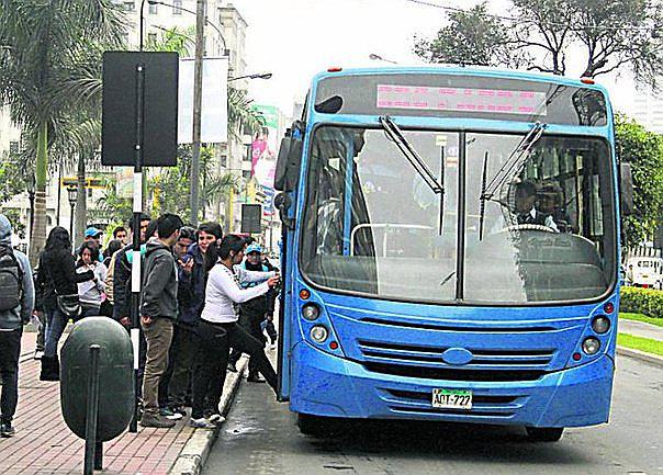 Pasajeros rechazan incremento del pasaje en Corredor Azul 