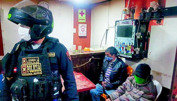 Con operativos nocturnos  en Huancayo buscan frenar reuniones donde se encierran a jóvenes