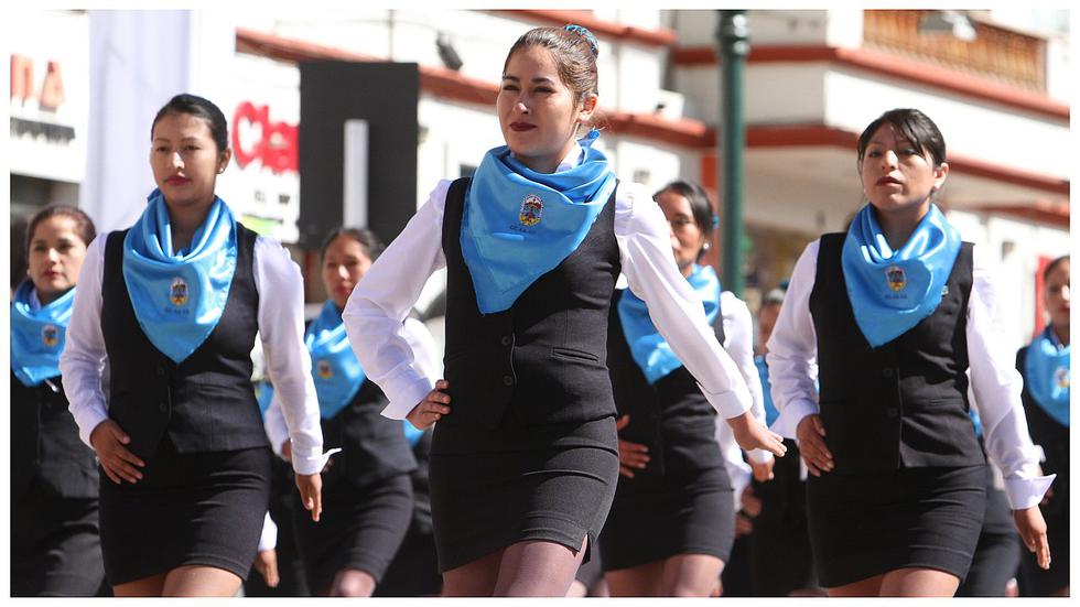​Alegorías, danzas y desfile por aniversario de universidad (FOTOS)