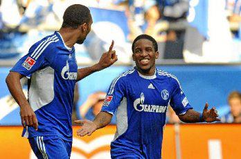 Farfán se queda en el Schalke