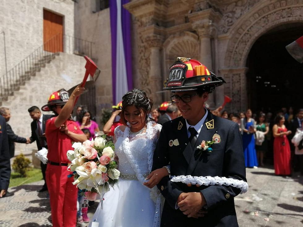 Bombero arequipeño atendió incendio antes de acudir a su boda