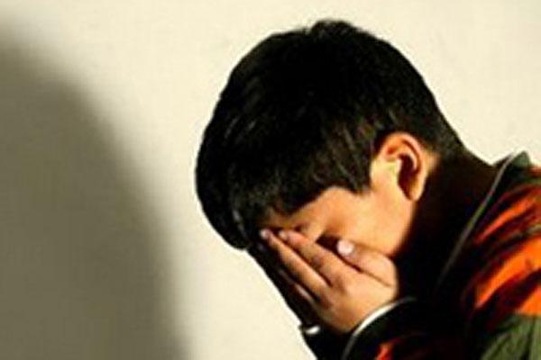 Menor es obligado por su padre a caminar desnudo por Comas