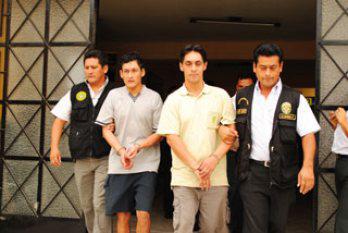 2 personas caen con  requisitoria