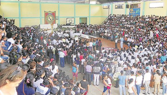 Morropón: Un mar humano en último adiós  a escolares fallecidos trágicamente