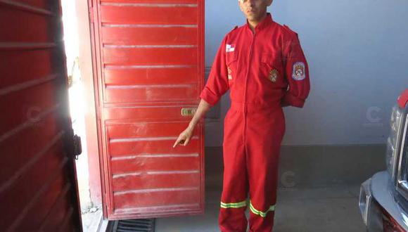 VIDEO: Ebrio agrede a bombero en la Compañía N° 74 de Moquegua