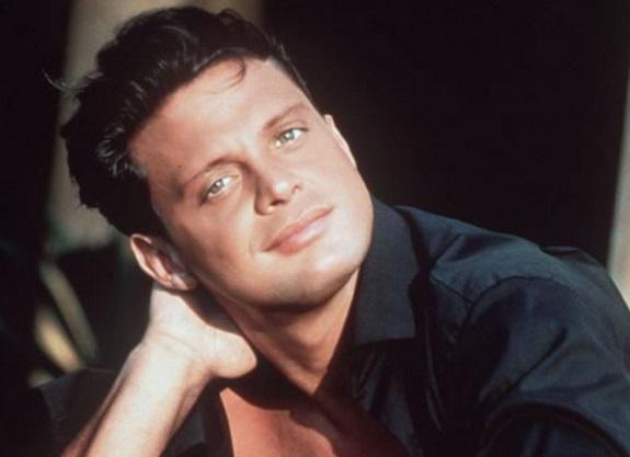 Cantante mexicano Luis Miguel cumple hoy 45 años