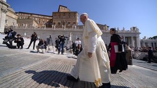 Los opositores venezolanos en huelga de hambre en Roma conversan con el papa Francisco