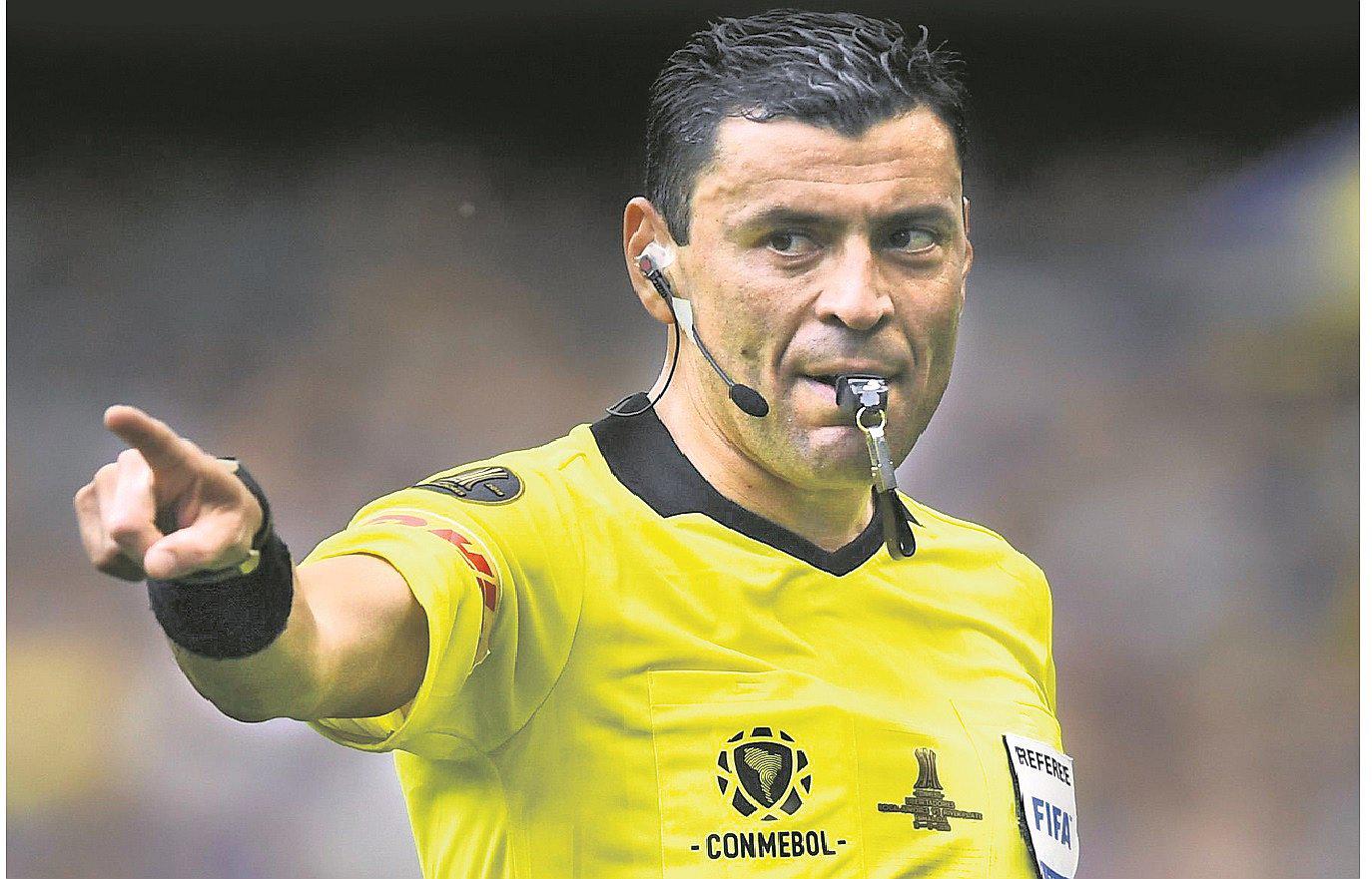 Perú vs. Brasil: sigue polémica por designación de chileno Roberto Tobar como árbitro principal