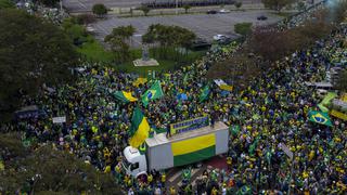 Brasil: cientos de bolsonaristas se concentran frente al cuartel general del Ejército