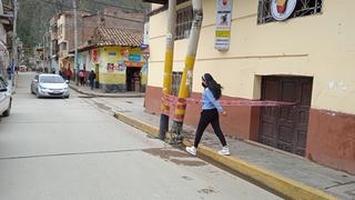 Poste de alumbrado eléctrico es un alto riesgo para transeúntes de Huancavelica