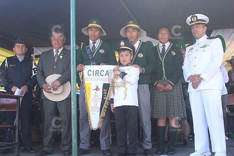 Estudiantes de Circa desfilaron por el Día de San Pedro y San Pablo
