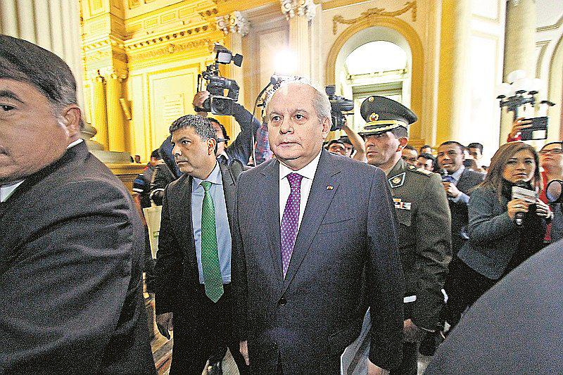 Comisión de Defensa cita a Cateriano por compras de FF.AA. 