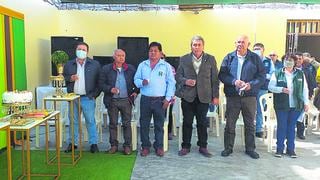  Arequipa: Ocoña Celebra con compra de guano para Junta de Usuarios