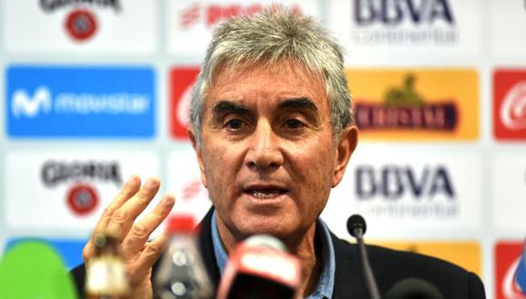 Juan Carlos Oblitas brinda una conferencia de prensa tras dejar el cargo de Director Deportivo en la FPF . (Foto: AFP)