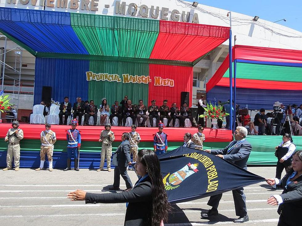 Civismo y marcialidad en desfile por el 477° aniversario de Moquegua