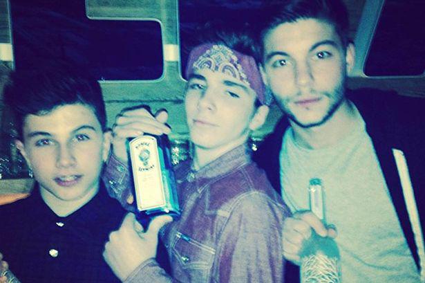 Acusan a Madonna de promover consumo de alcohol de sus hijos y sus amigos 