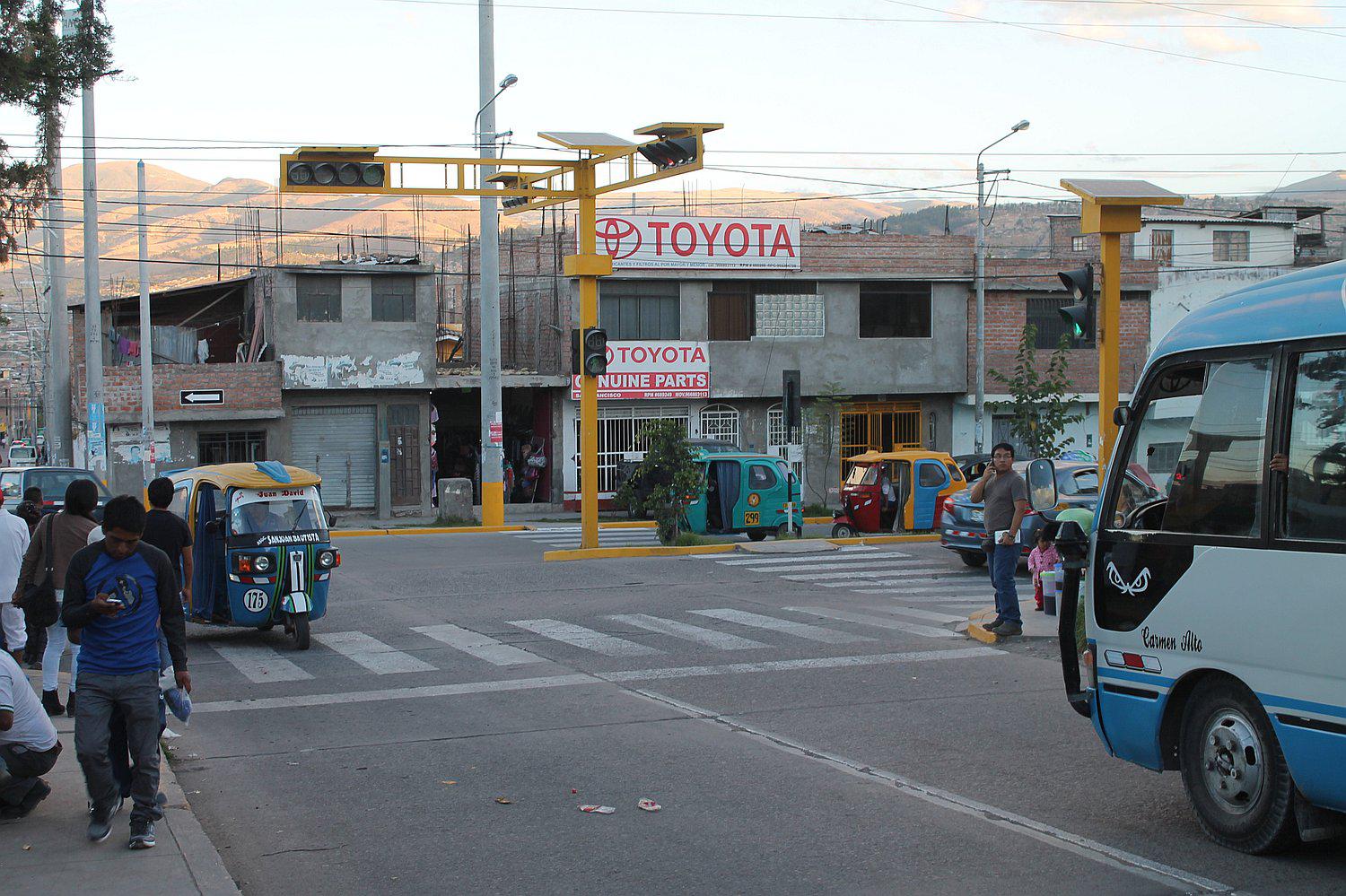 Mil 300 mototaxis y 345 rutas de transporte regular ocasionan caos
