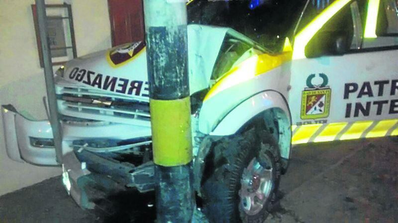 Camioneta de Seguridad Ciudadana choca violentamente contra poste