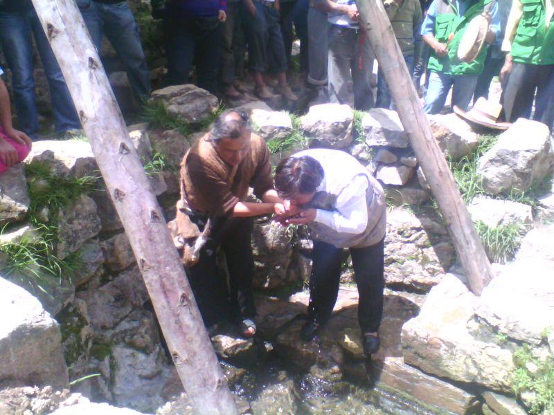 Huancayo: Turistas nacionales maravillados con ritual en santuario de Wariwillka