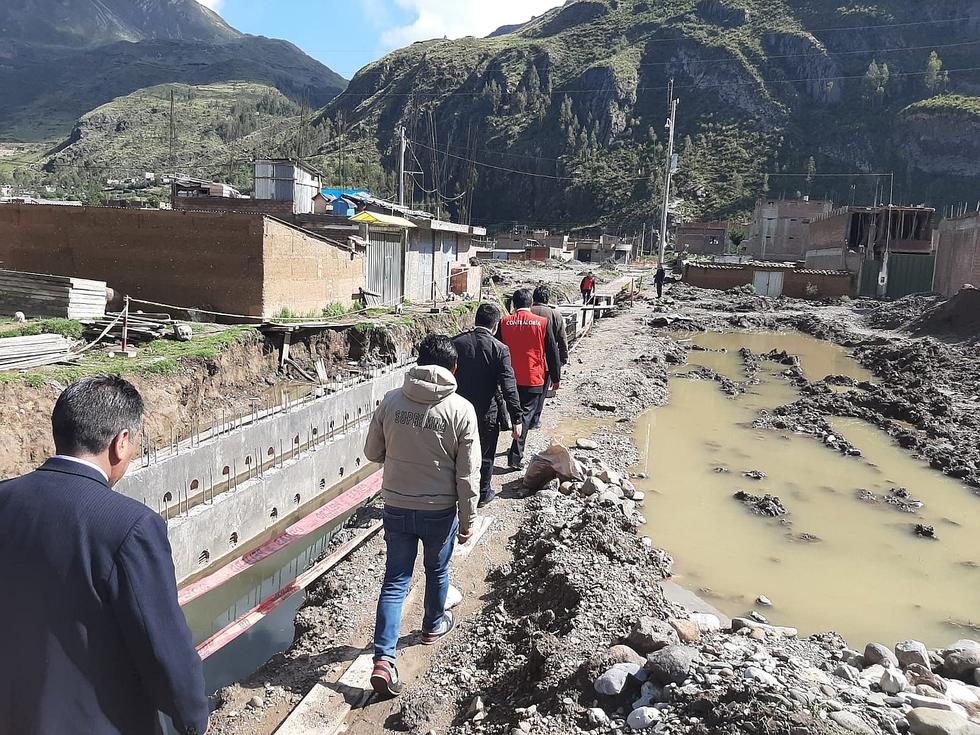 Huancavelica: Paralización de obra de drenaje pluvial perjudica a vecinos 