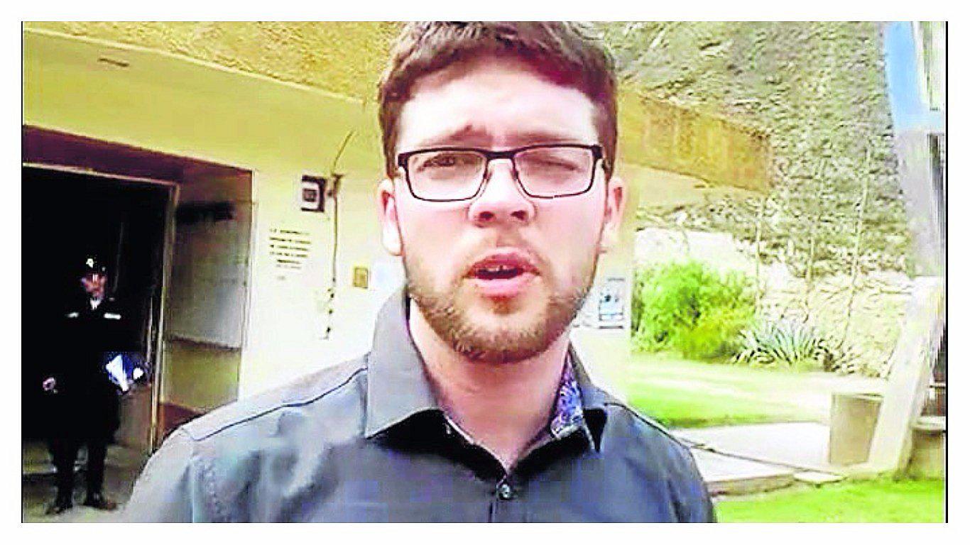 Turista alemán fallece y tres desaparecen tras accidente de bus Turismo Central 