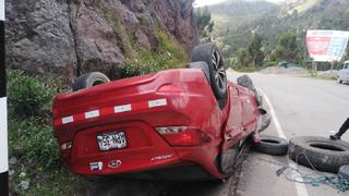 Conductor ocasiona accidente y huye dejando su vehículo a un lado de la pista, en Huancavelica