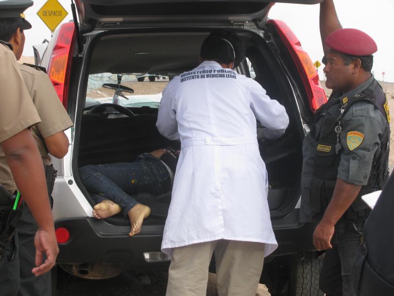 Chofer ebrio causa accidente entre taxi y bus interprovincial