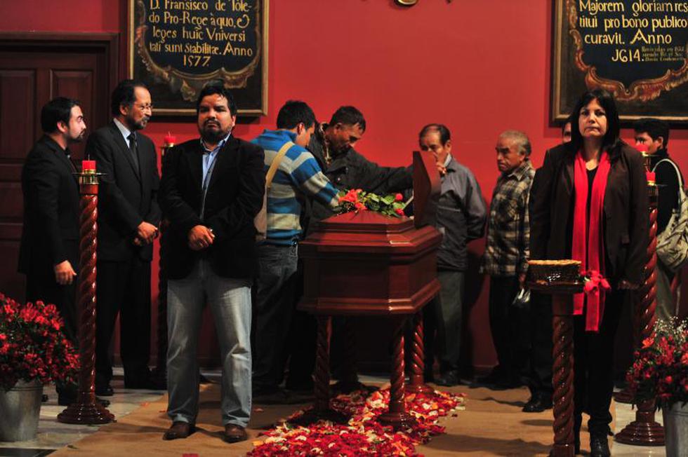 Pesar en el velatorio de Javier Diez Canseco