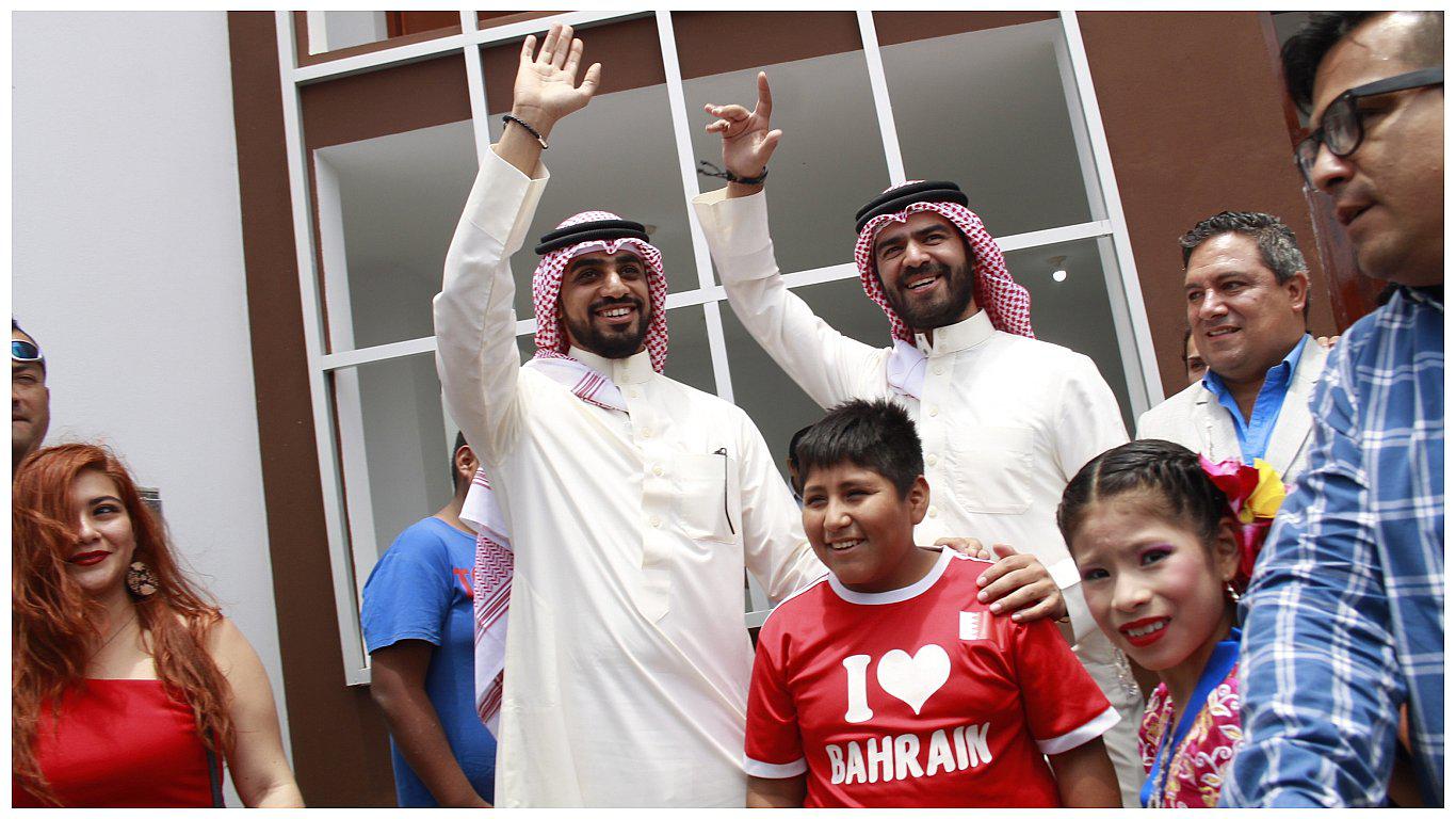 Así entregó el empresario árabe una casa al pequeño Víctor (FOTOS Y VIDEO)